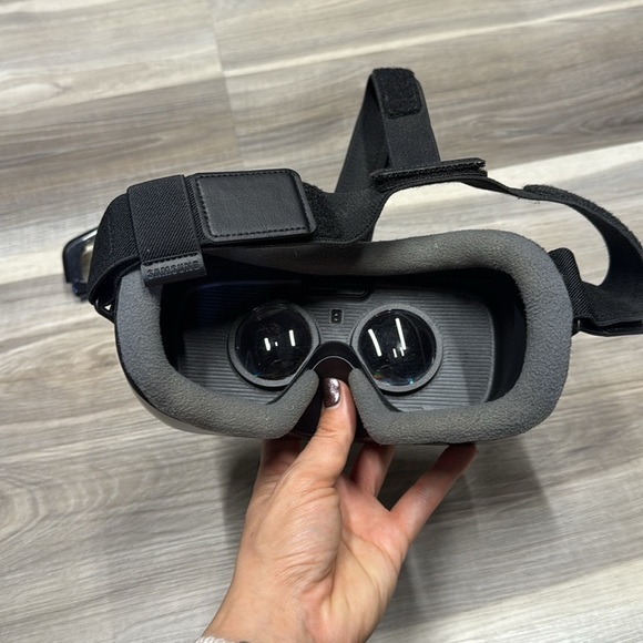 🏴 Samsung Black Smartphone VR Headset with Controller - Picture 6 of 6